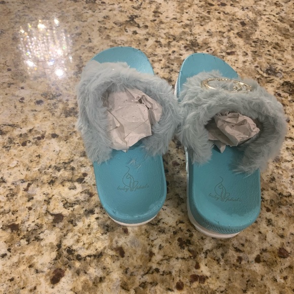 ❌SOLD❌ 😻Babyphat Fur Sandals - Picture 4 of 9